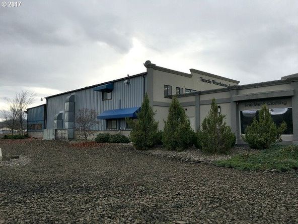 329 E Happy Valley Rd, Roseburg, OR 97471